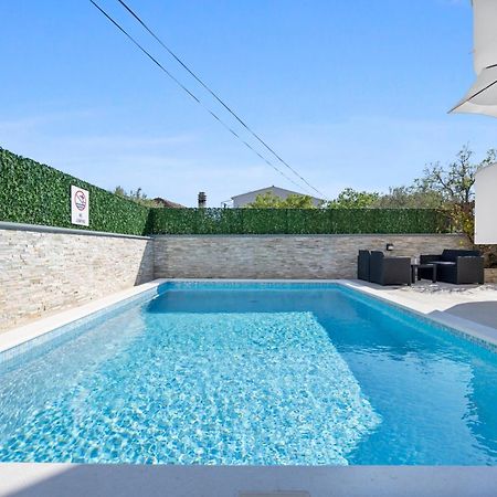 Aquarius Apartments - Beachside With Heated Pool Vodice Exterior foto
