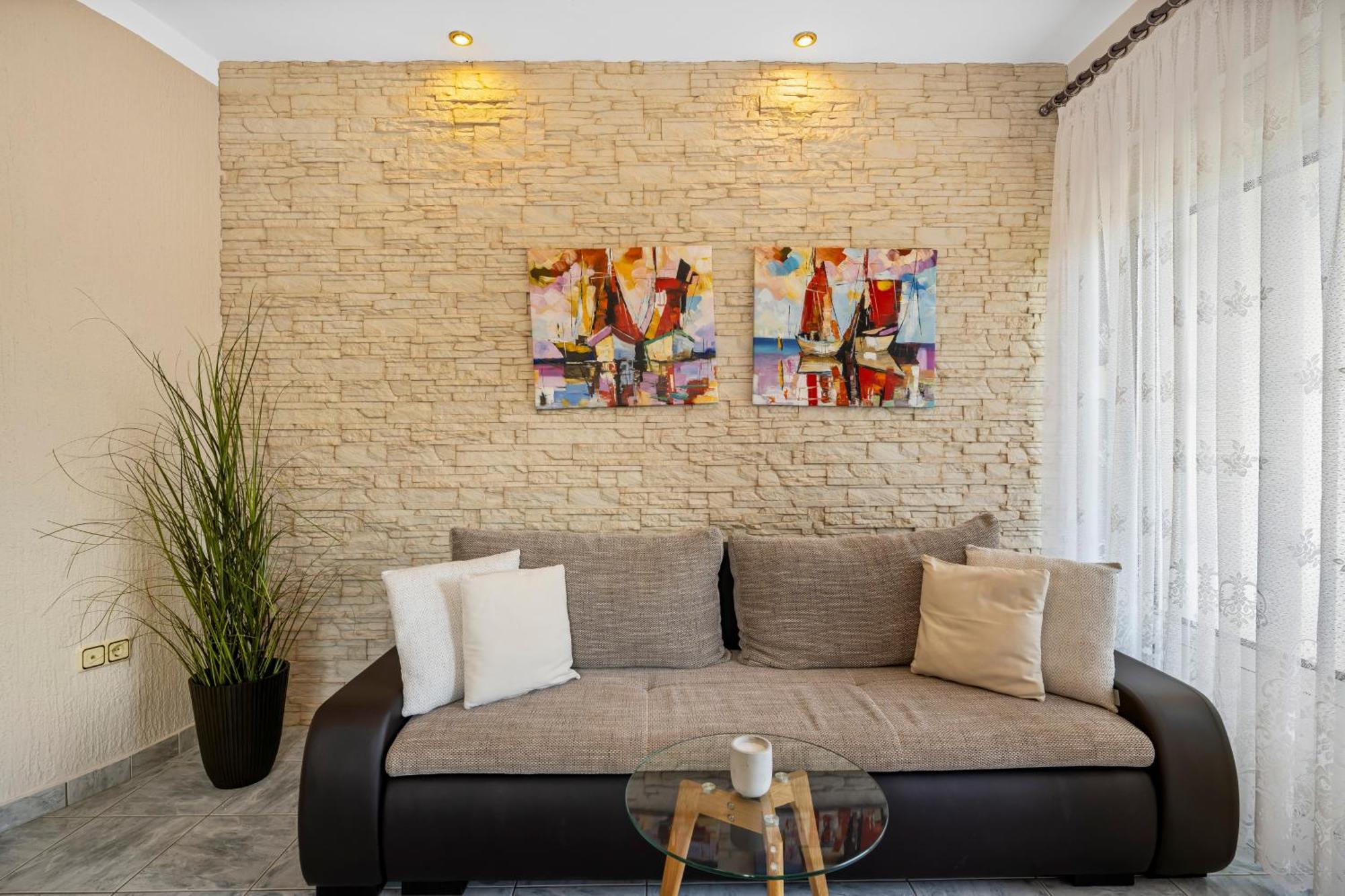 Aquarius Apartments - Beachside With Heated Pool Vodice Habitación foto