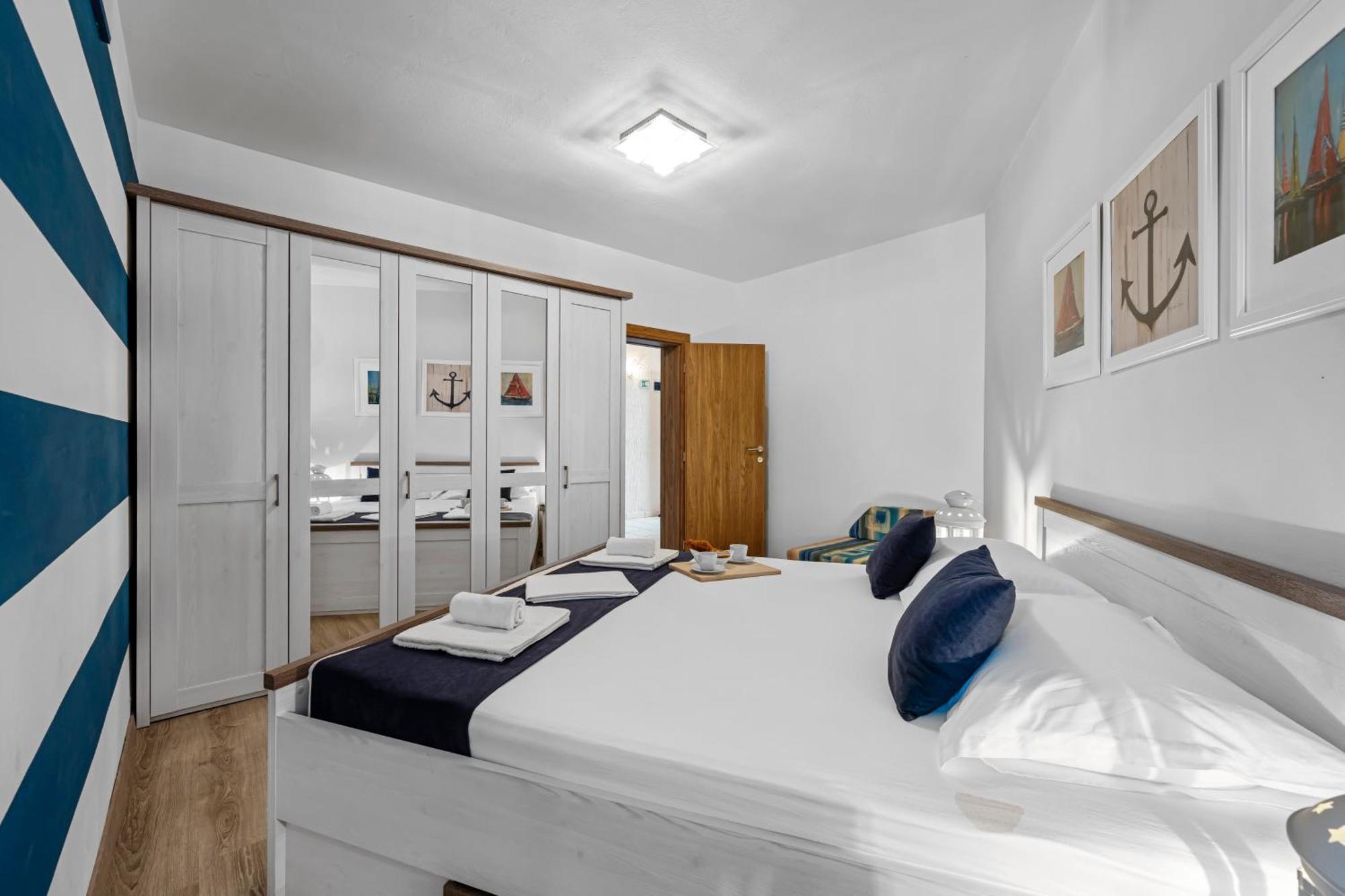 Aquarius Apartments - Beachside With Heated Pool Vodice Habitación foto