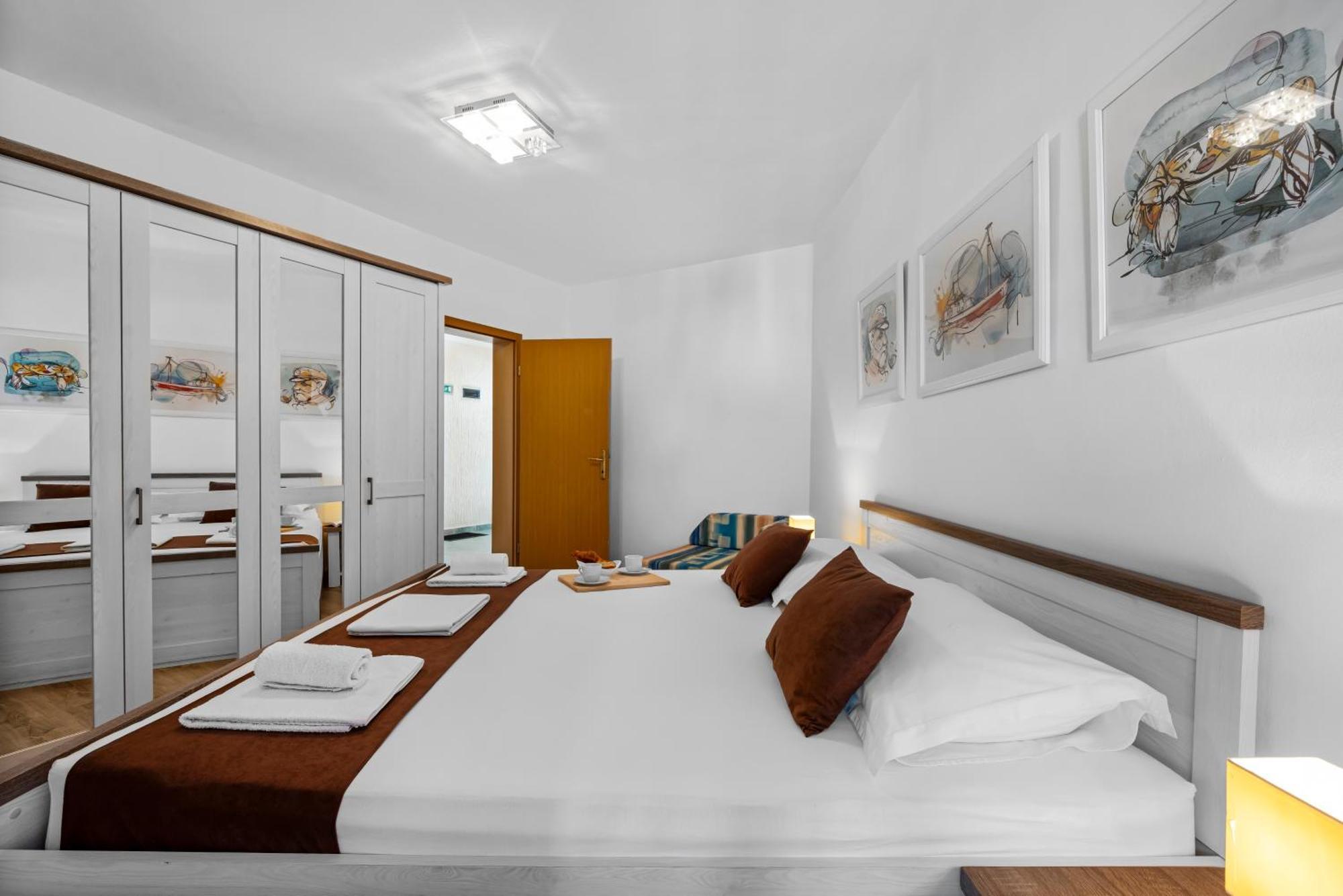 Aquarius Apartments - Beachside With Heated Pool Vodice Habitación foto