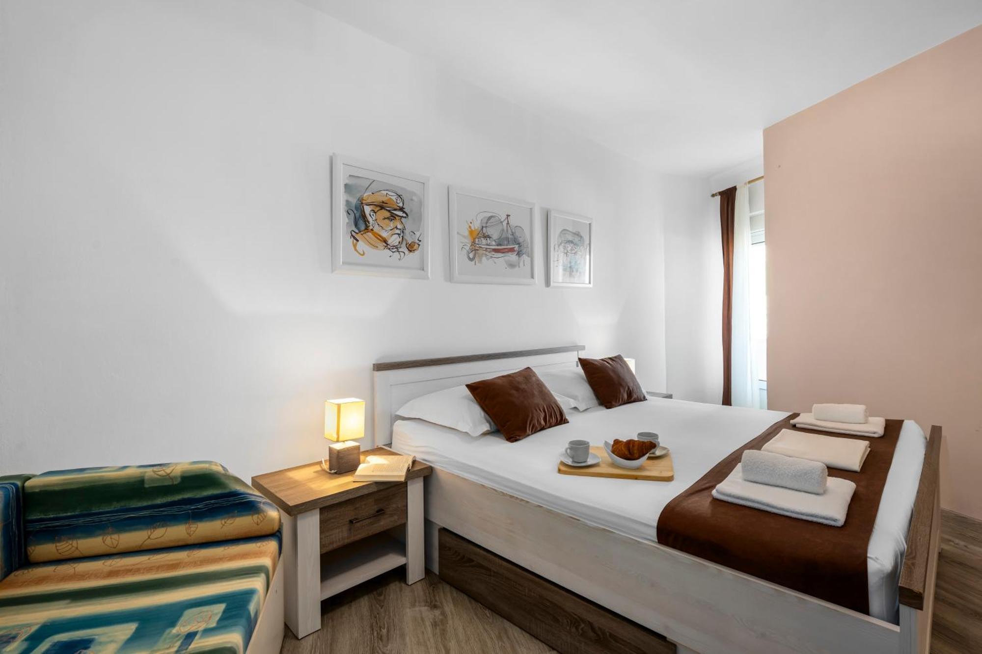 Aquarius Apartments - Beachside With Heated Pool Vodice Habitación foto